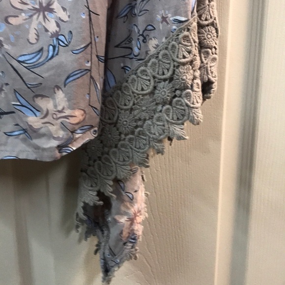 Off the shoulder top - Picture 3 of 4